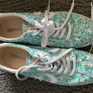 Converse with flowers
